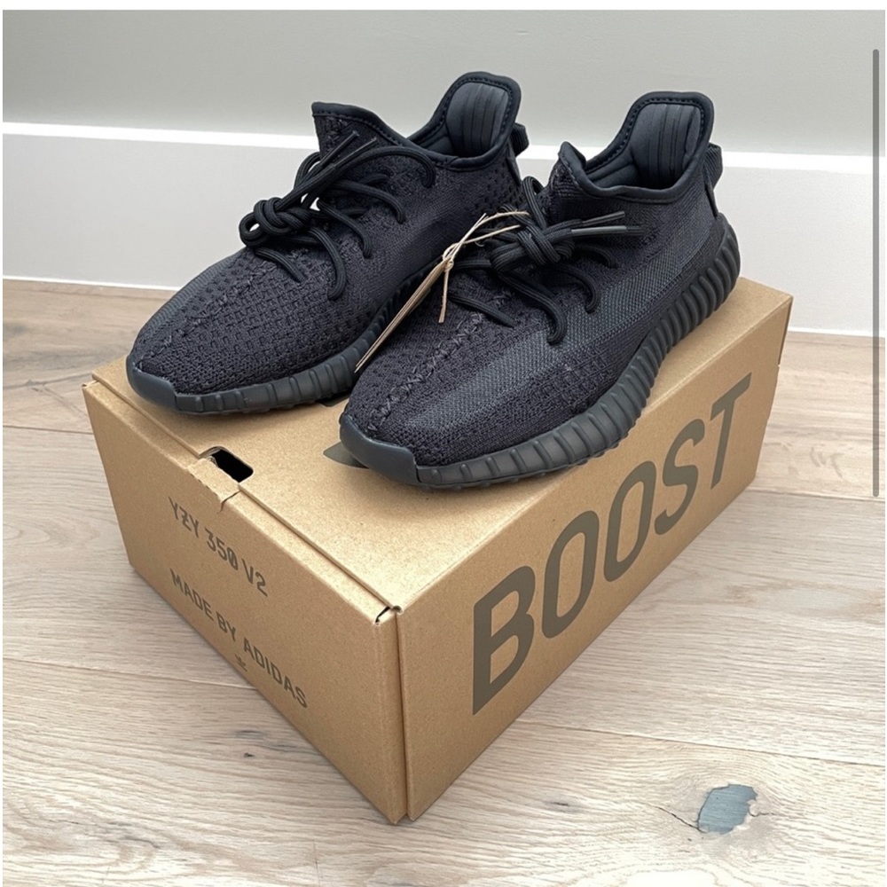 NIB Yeezy Boost 350 v2 - Size 7 Onyx